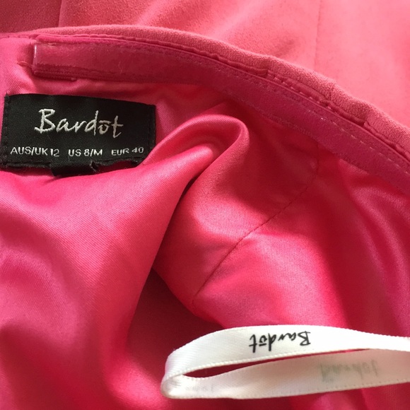 Bardot Stunning!off theshoulder fitted coral dress - Picture 5 of 7